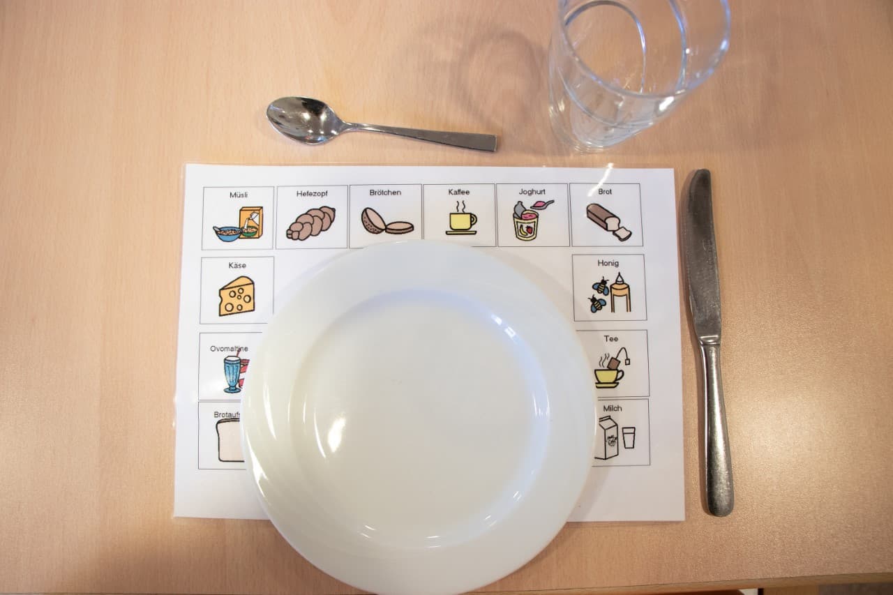Ein Kommunikationstool im Bereich Ernährung muss auf die spezifischen Bedürfnisse von kognitiv beeinträchtigten Menschen zugeschnitten sein. (Bild: Rahel Kneubühl)